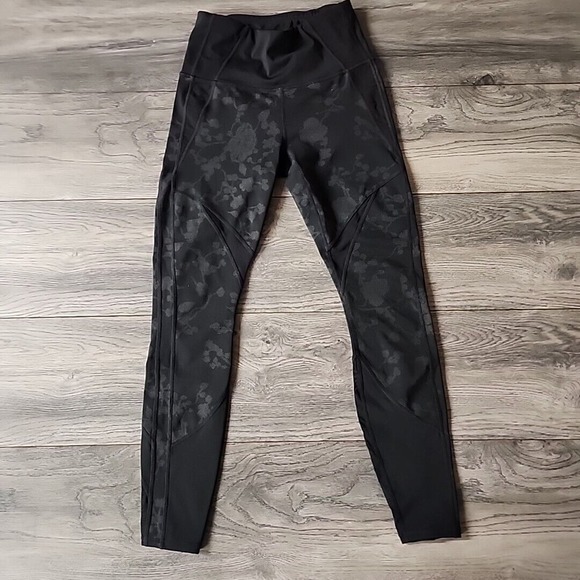 Athleta Mesh Leggings Size XS - Picture 5 of 5